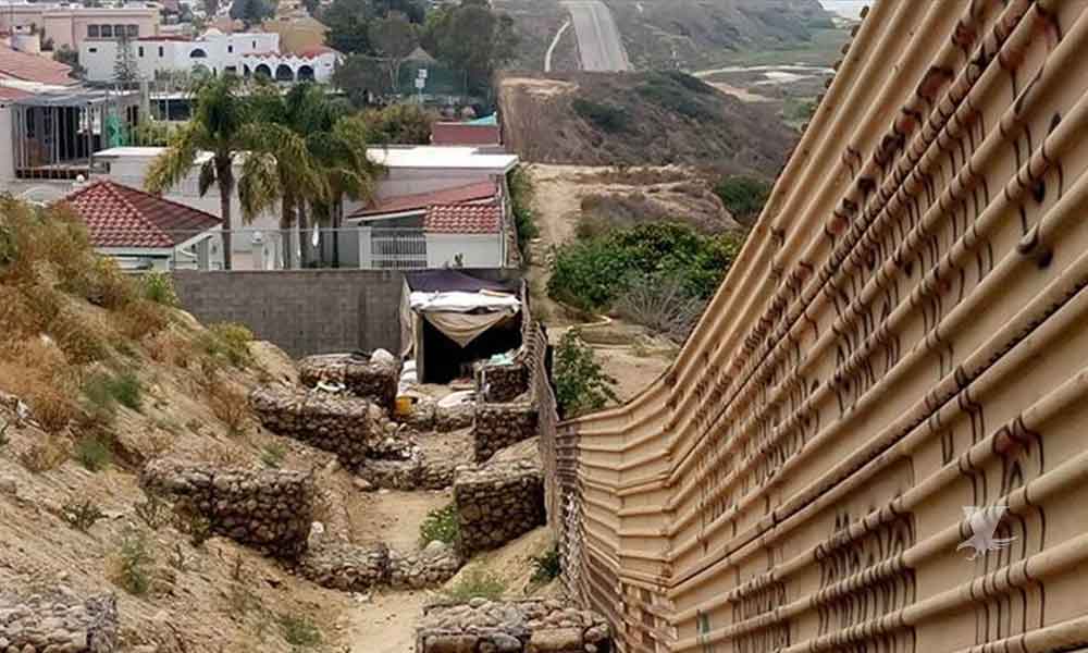Analizan el futuro de viviendas en Tijuana construidas sobre el muro fronterizo, violan las leyes entre ambos paí­ses