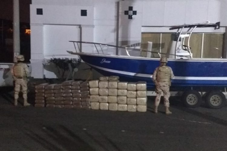 Asegura Ejército casi media tonelada de droga en la autopista Ensenada-Tijuana