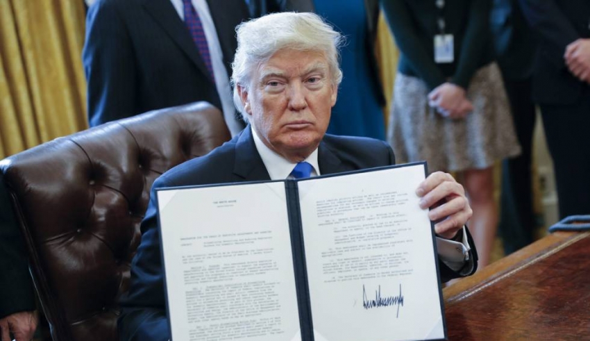 Trump firma orden ejecutiva que pone fin a la separación de familias