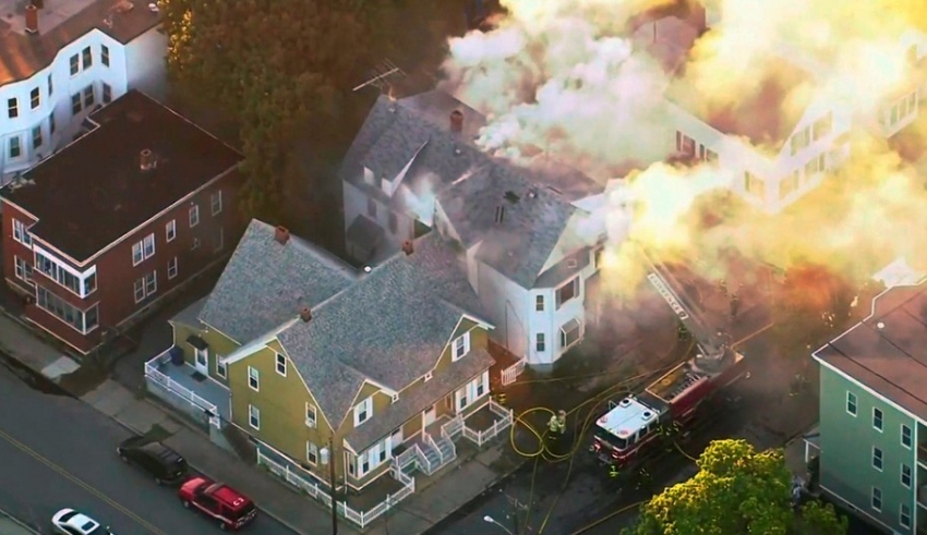 Casi 40 edificios son incinerados por explosiones de gas en Massachusetts