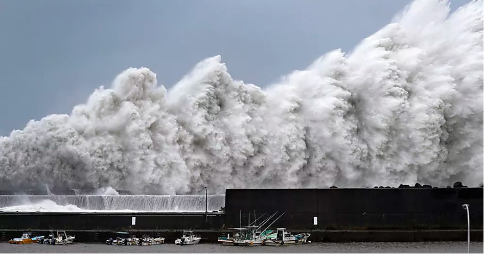 Tifón Jebi deja al menos tres muertos en Japón y numerosos daños