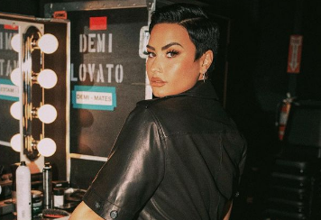 Demi Lovato pide a sus seguidores que la identifiquen como no binaria