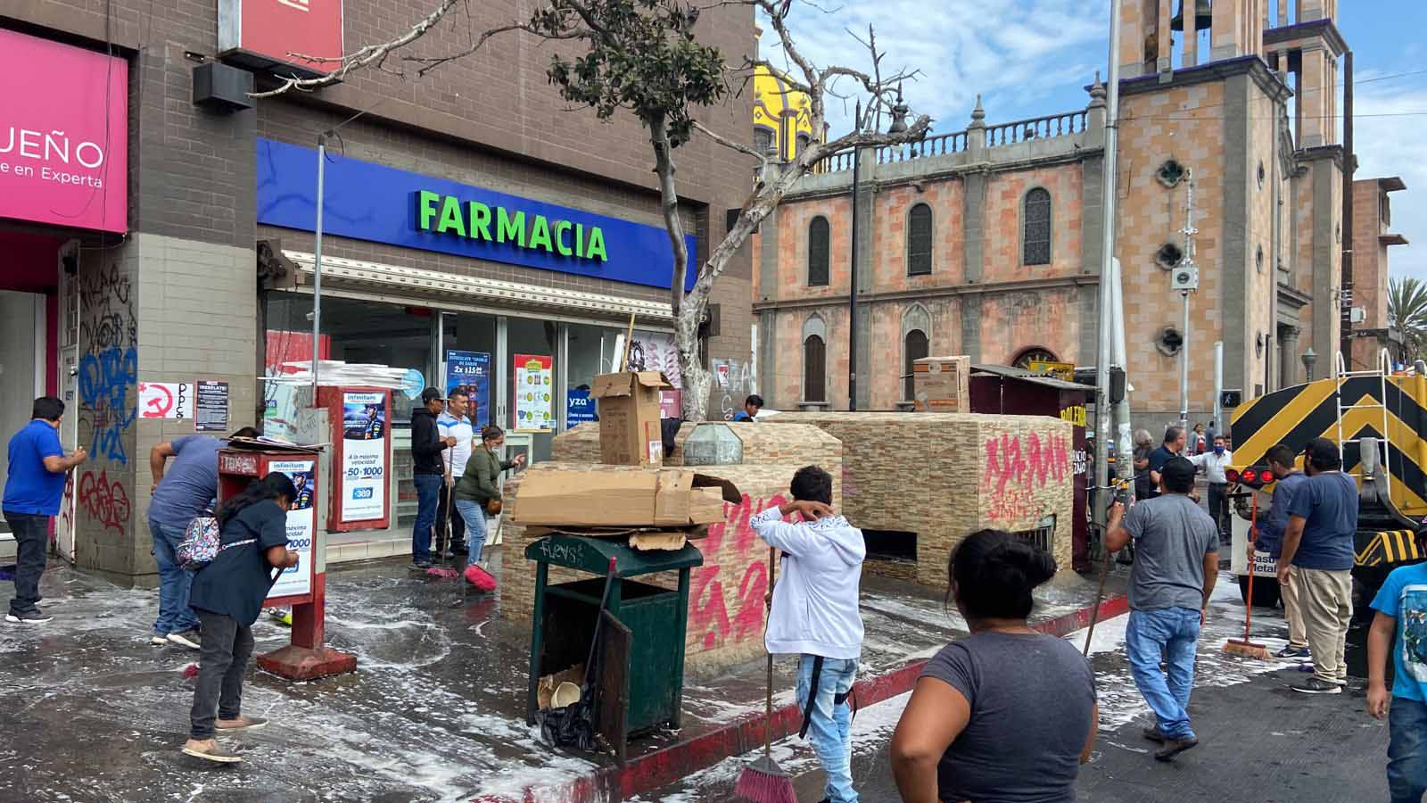 Realizan vendedores ambulantes jornadas de limpieza en Tijuana |