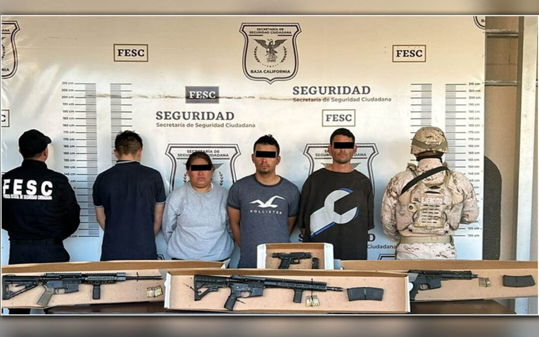 Decomisan armas de fuego en Tecate; hay tres adultos detenidos y un menor