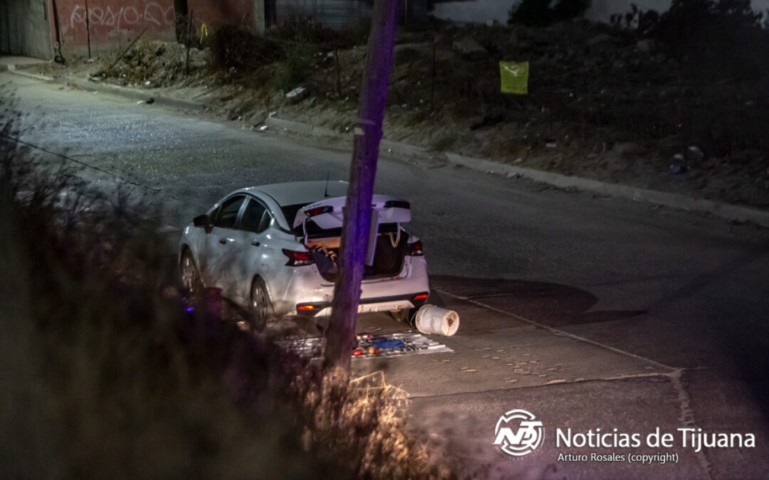 Municipales localizan el cuerpo de un hombre cercenado en la cajuela de un vehículo