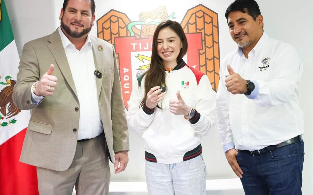 Recibe alcalde Ismael Burgueño a la atleta olímpica tijuanense Daniela Souza