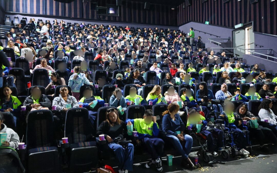 Llevan DIF Tecate y Fundación Cinépolis al cine a 600 niñas y niños