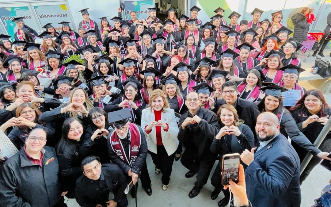 Egresa primera generación de preparatoria abierta de pilares del Sistema DIF Baja California